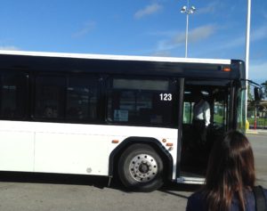 ディズニーパーク行きのシャトルバス